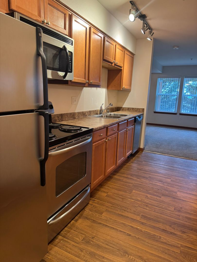 SeaTac Apartment: 21428 International Boulevard