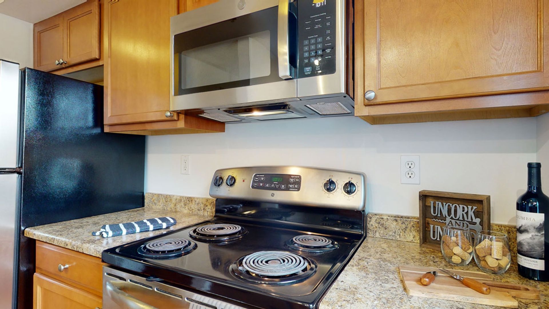 SEATAC Apartment: 21428 INTERNATIONAL BOULEVARD