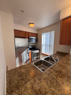 Cool Down in This One‑Bedroom! – Apply now! – photo 1