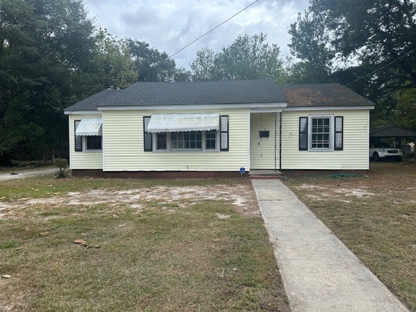 Kinston House: 605 Greenmead Dr