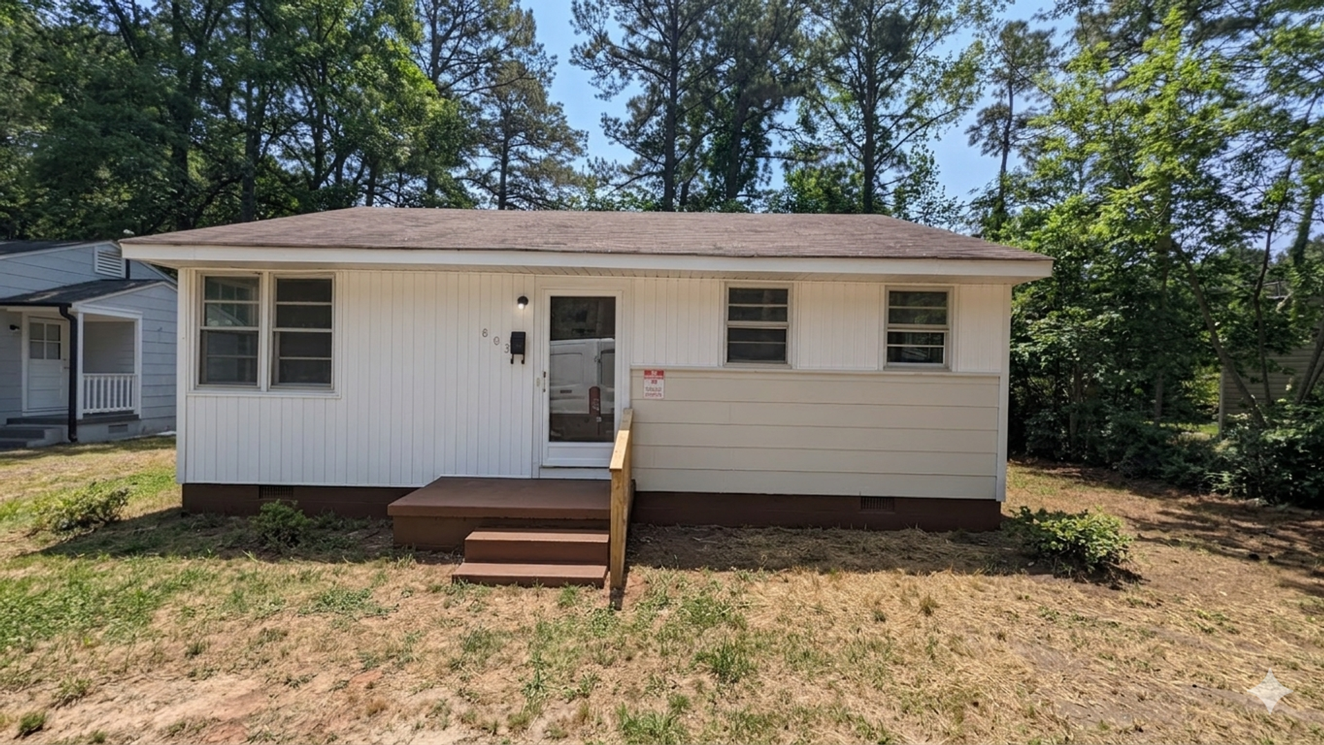 Kinston House: 803 Candlewood Drive