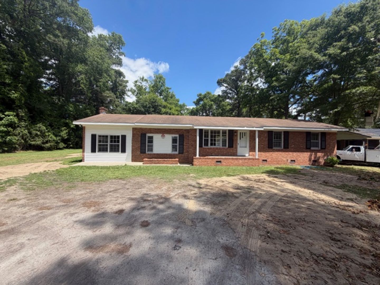 Kinston House: 3462 Dobbs Farm Road
