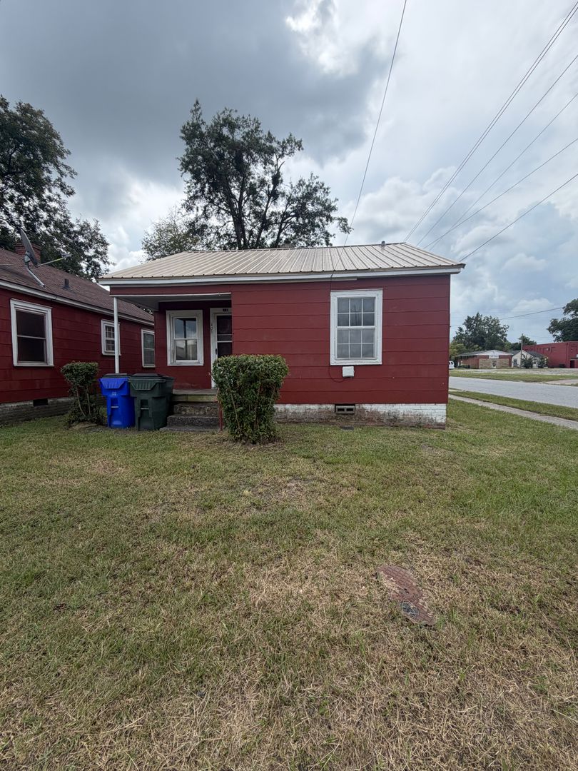 Kinston House: 401 North St.