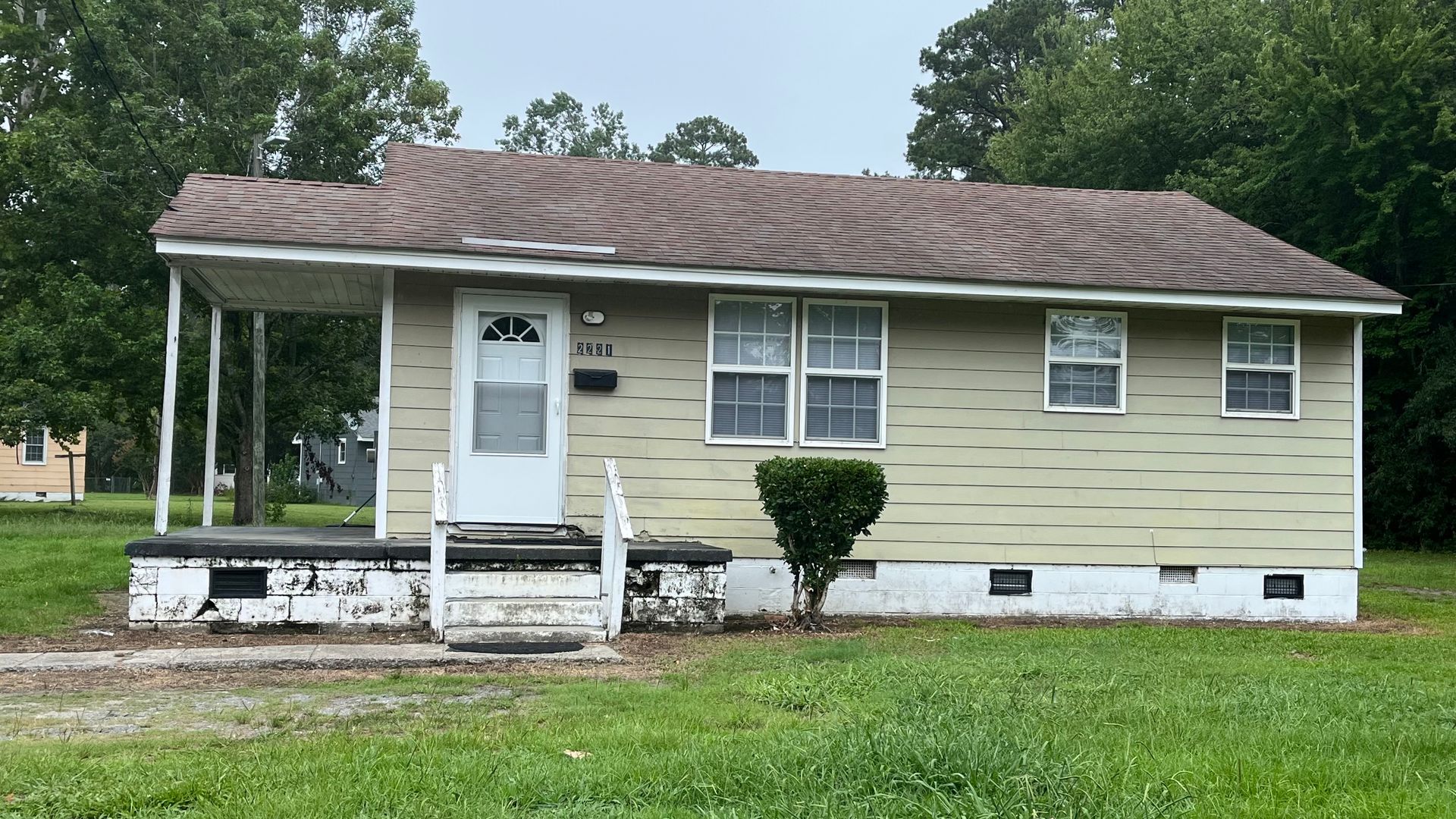 Kinston House: 2221 Briarfield Rd.