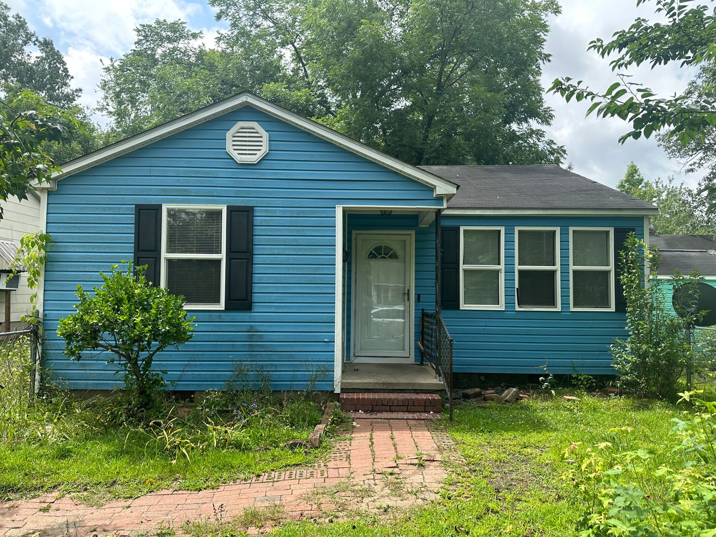 Kinston House: 803 Dixon Ave