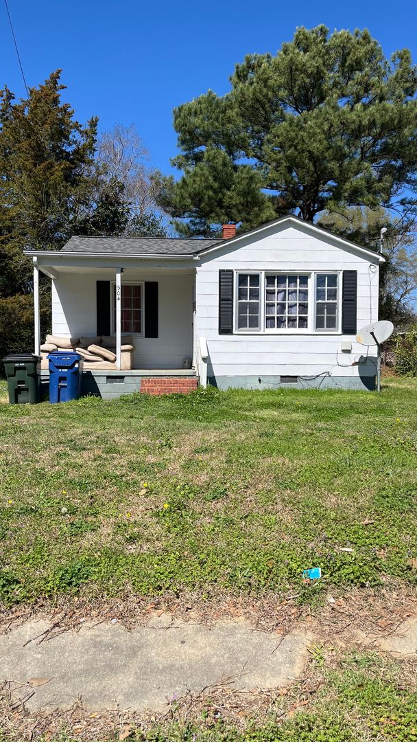 Kinston House: 504 Dixon St.