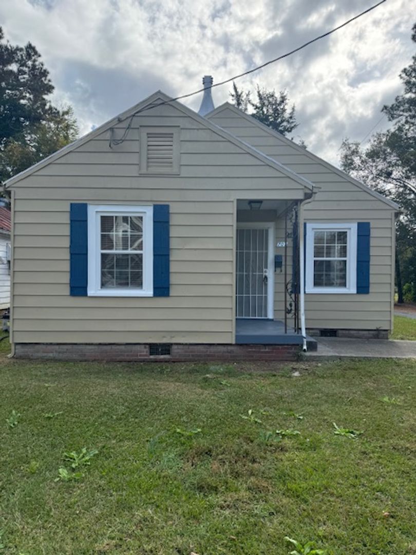 Kinston House: 701 E. Lenoir Avenue