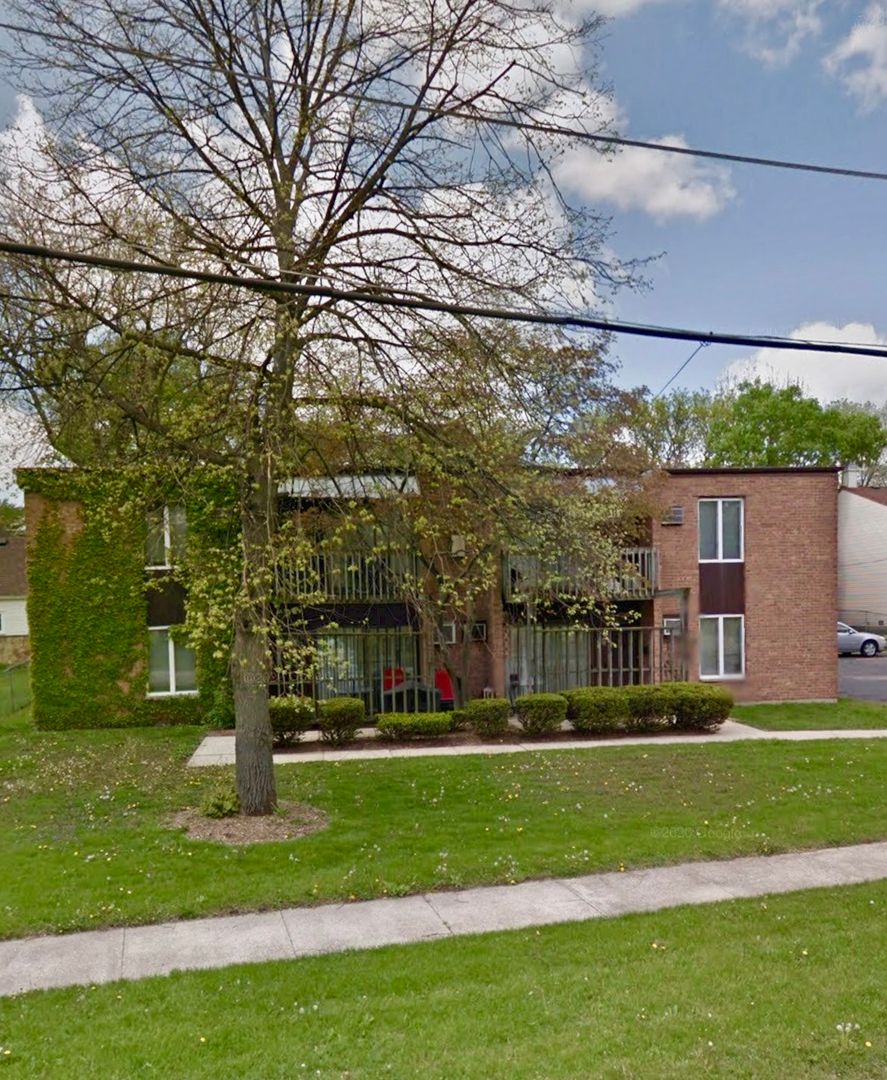 Aurora Apartment: 967-969 S River St