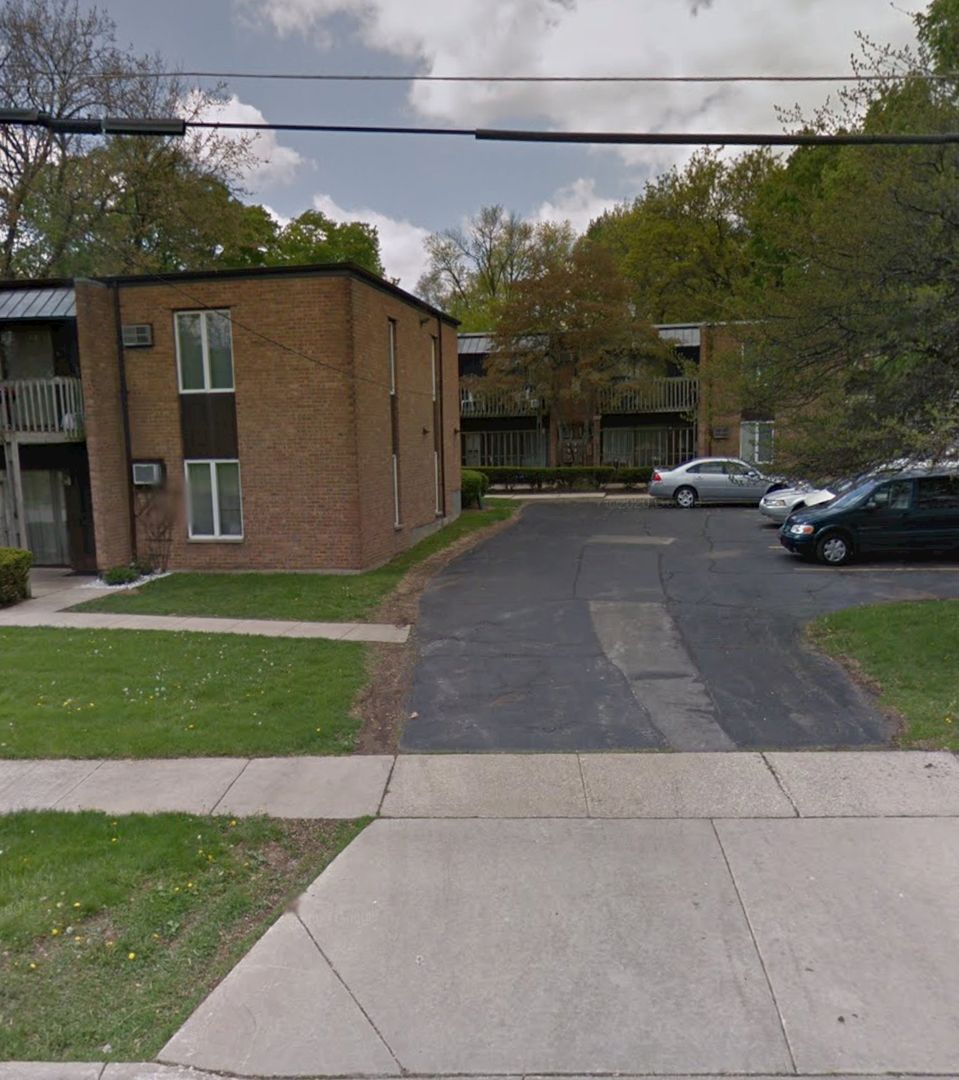 Aurora Apartment: 967-969 S River St