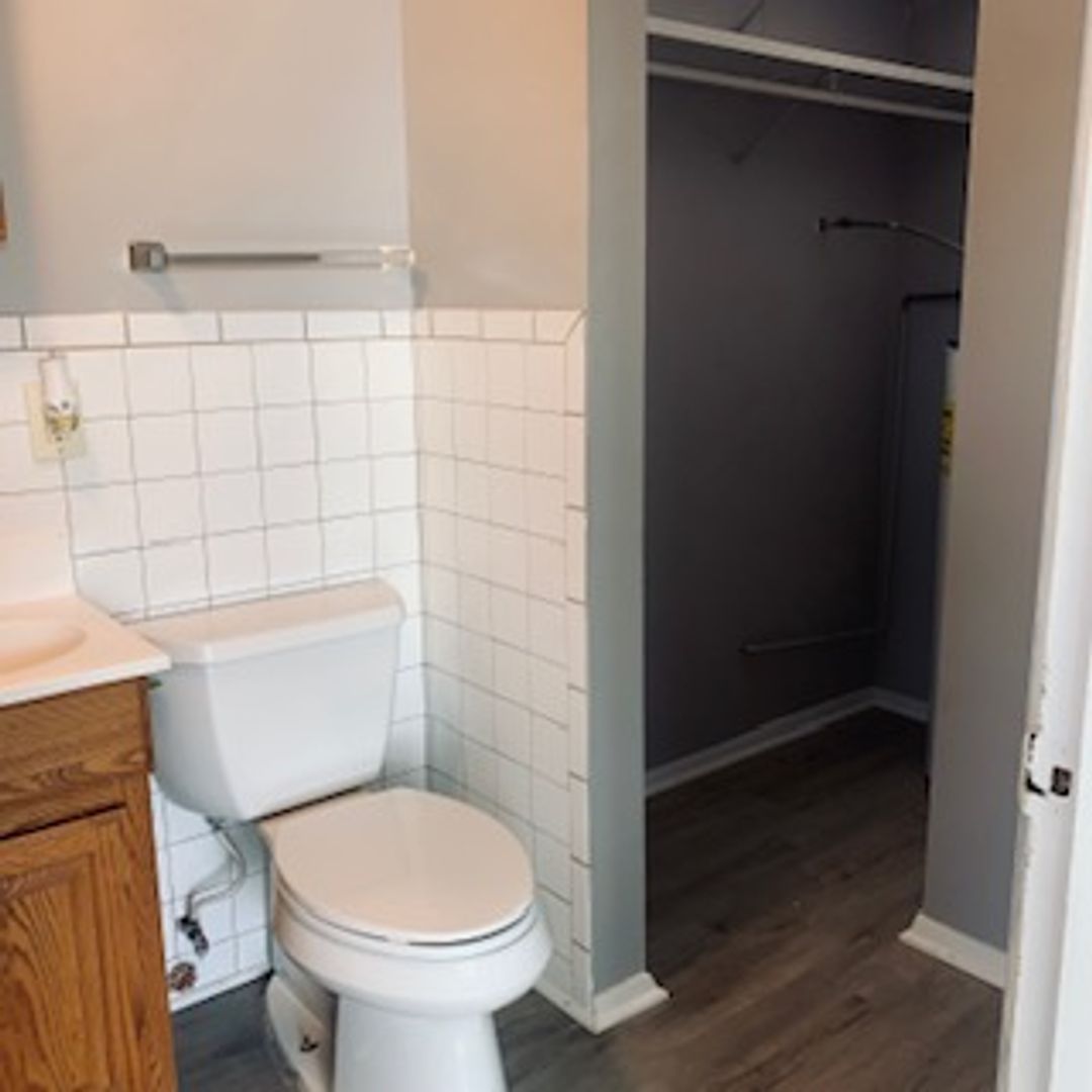 Aurora Apartment: 1116-1120 Sheffer Rd