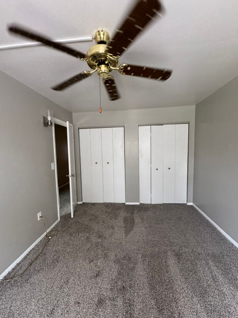 Mahomet Apartment: 307 N Prairieview Rd