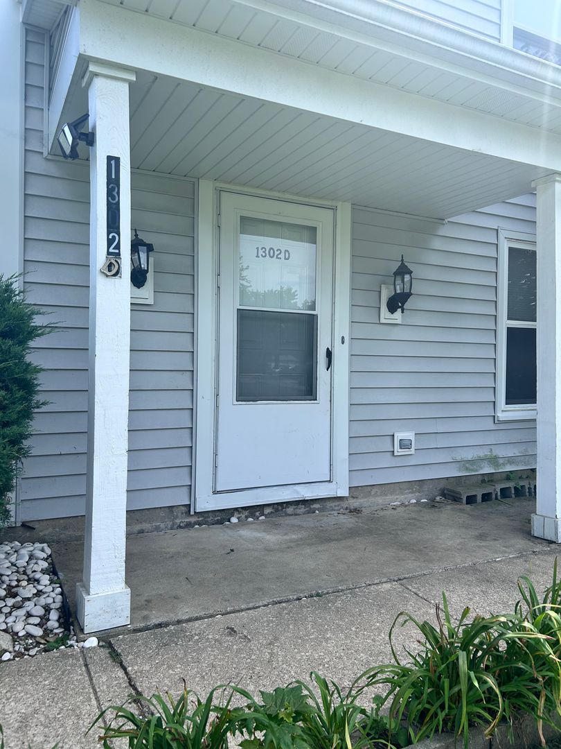 Aurora Townhome: 1302 S. Glen Circle unit D