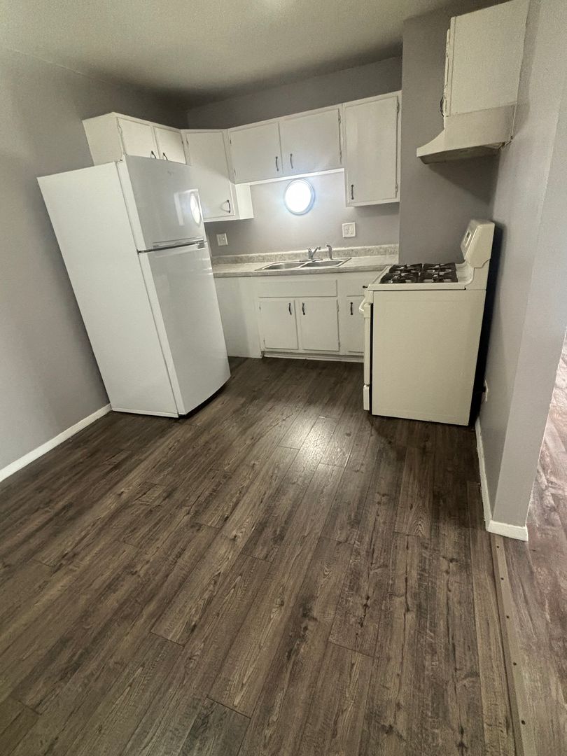 Aurora Apartment: Lilac Lane