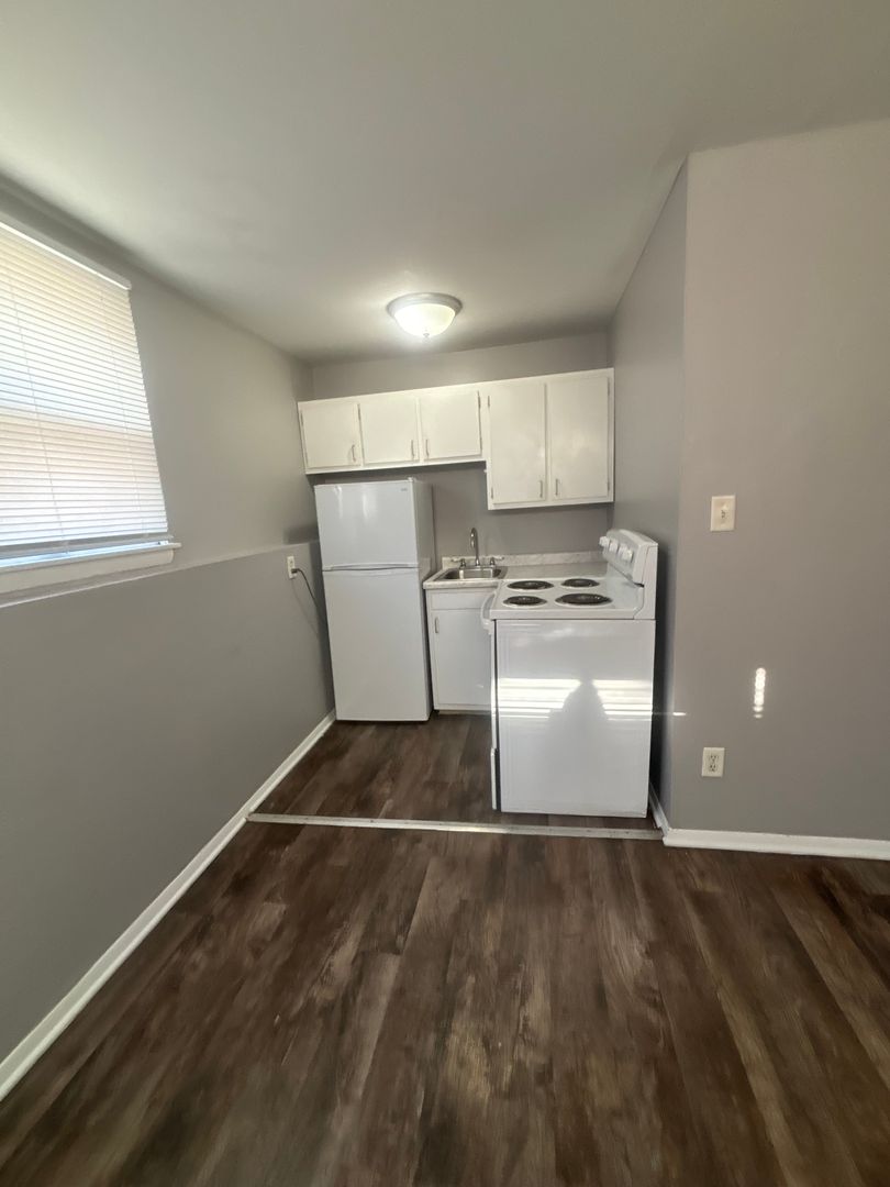 Aurora Apartment: 1880 Lilac