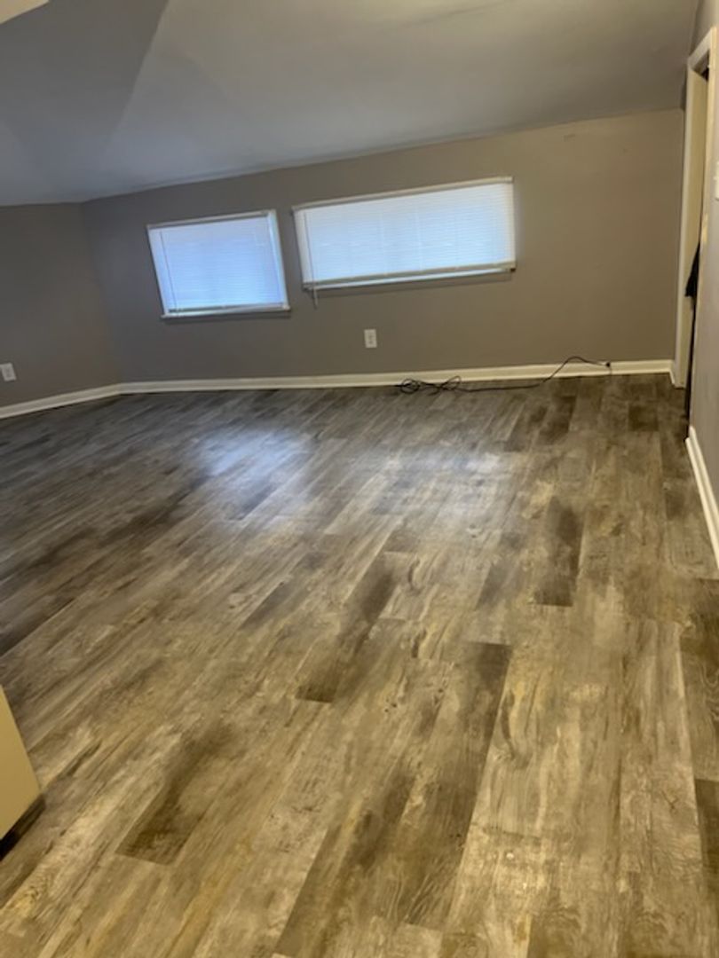 aurora Apartment: 110-112 center Ave