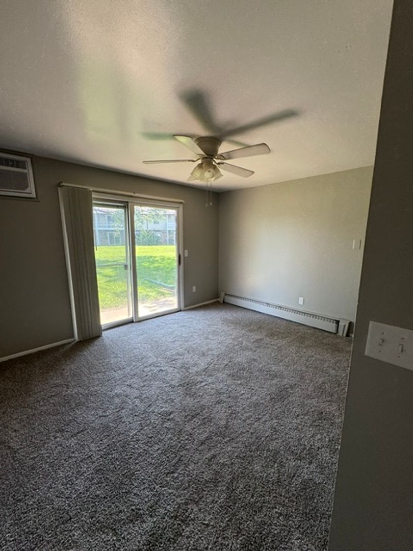 Mahomet Apartment: 307 N Prairieview Rd