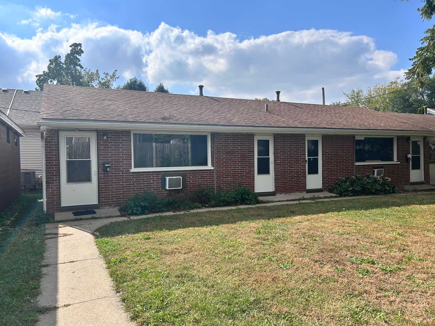 Aurora Apartment: 500 S Broadway