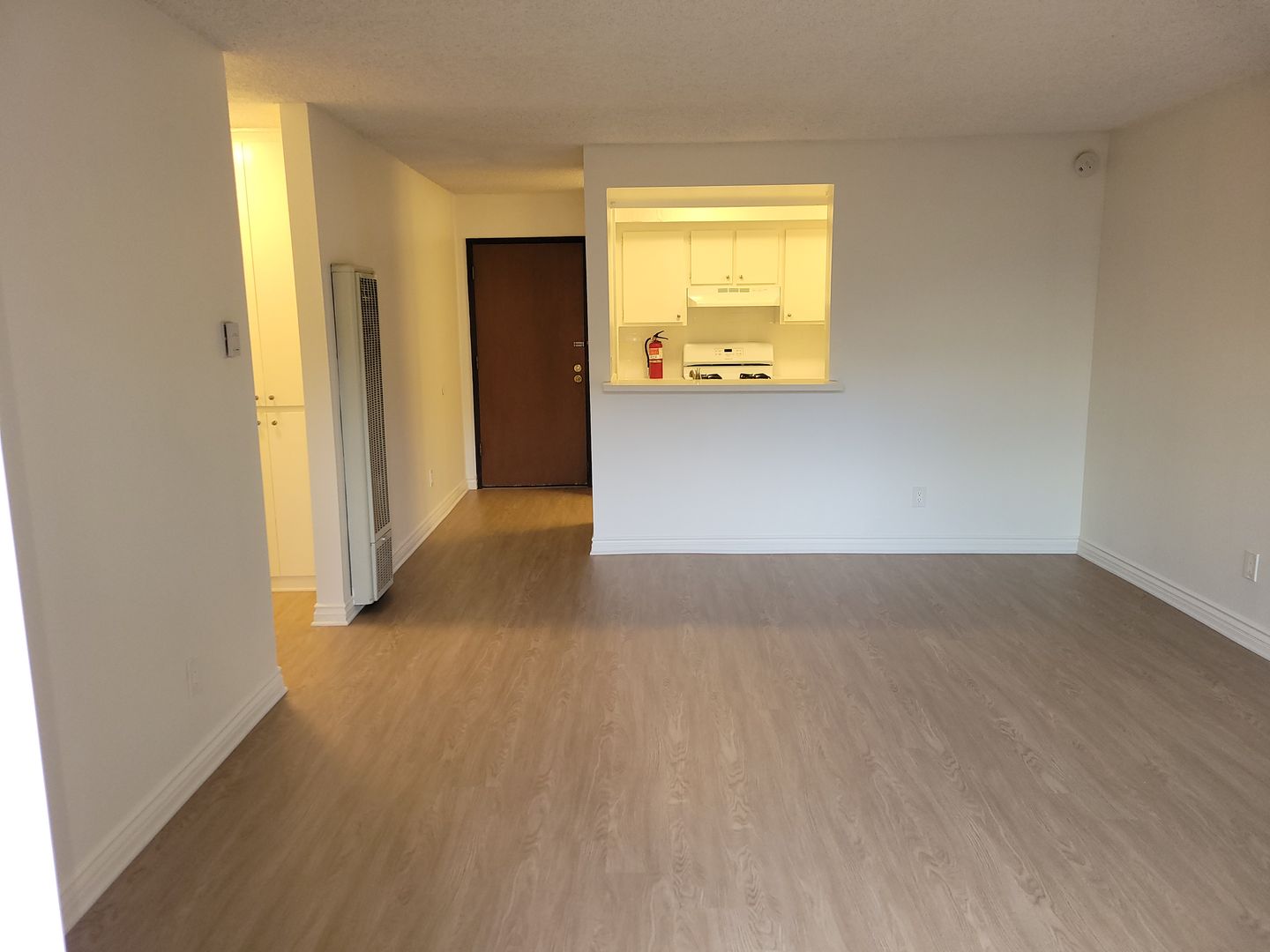 Hermosa Beach Apartment: 432 11th Street