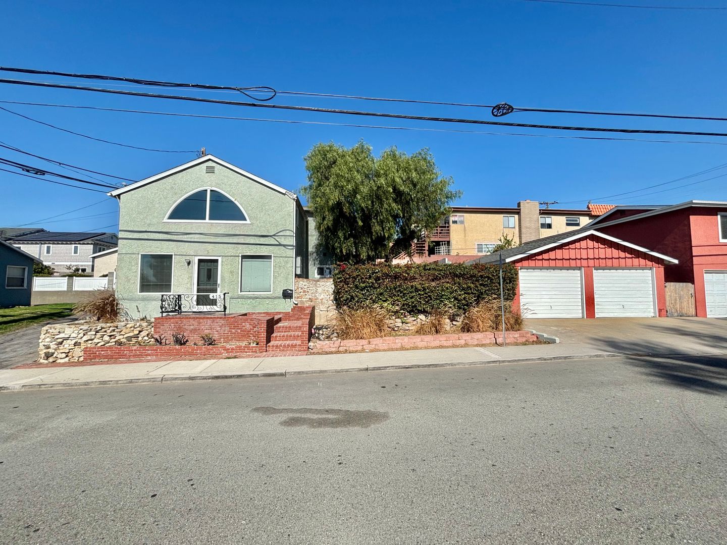 El Segundo House: 415 East Pine Avenue