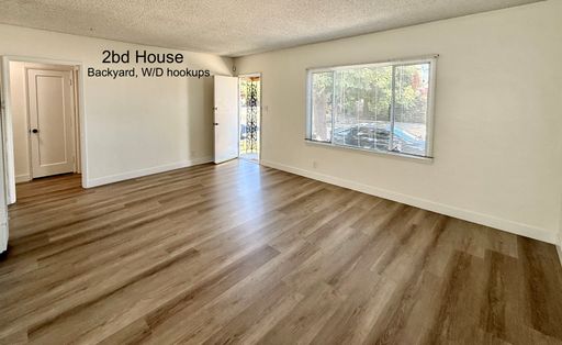 2 bd house, W/D hookups, back yard – photo 1