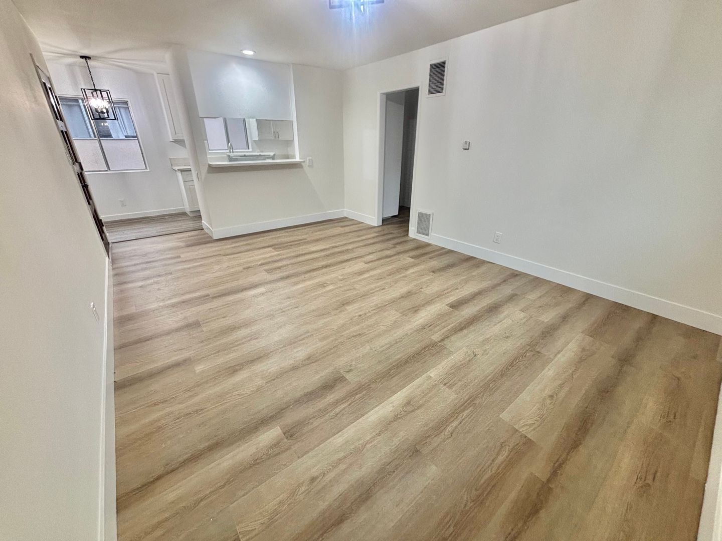 Redondo Beach Apartment: 2516 Carnegie Lane