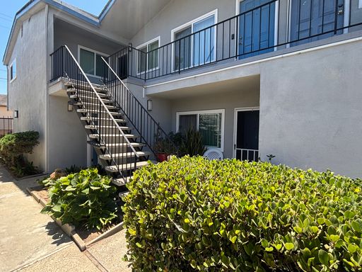 Large 2bd/2bth back unit + Garage – photo 1