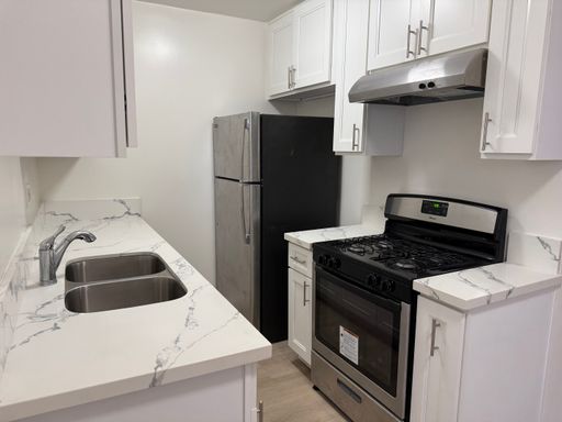 1 Bed 1 Bath Rental at 2717 Vanderbilt - B, #B, Redondo Beach, CA – photo 1