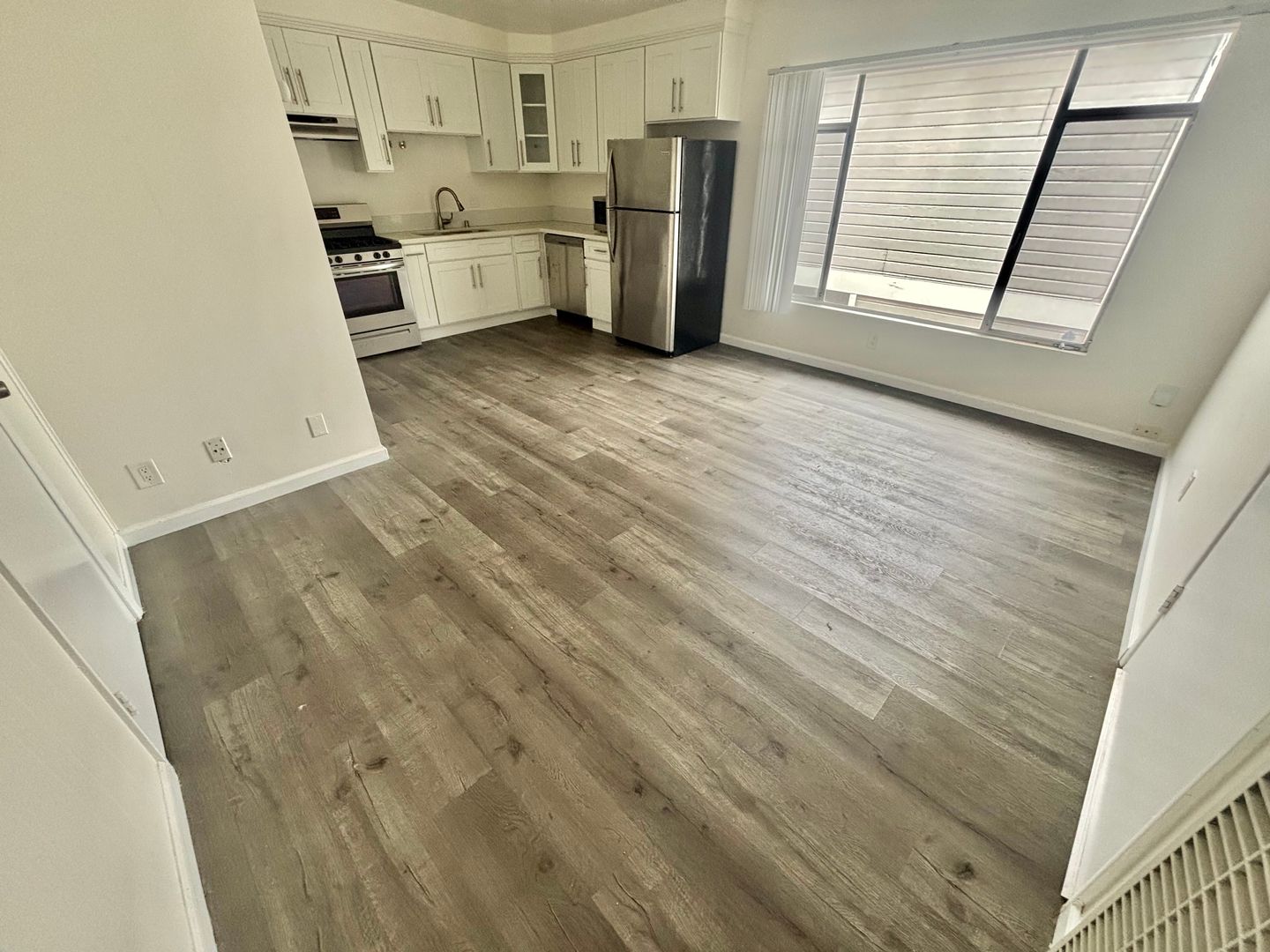 El Segundo Apartment: 330 Sierra Street