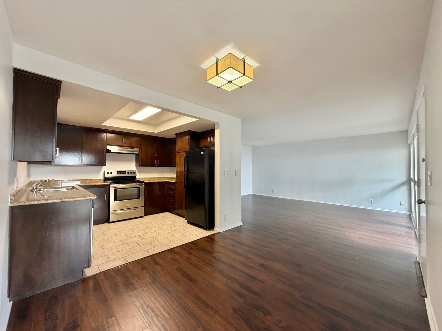 Hermosa Beach Apartment: 1100 Monterey Boulevard