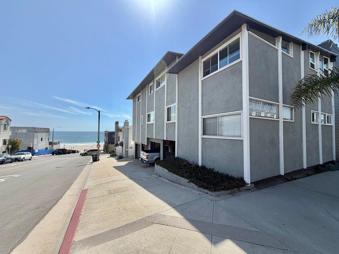 Manhattan Beach Apartment: 2201 Manhattan Avenue