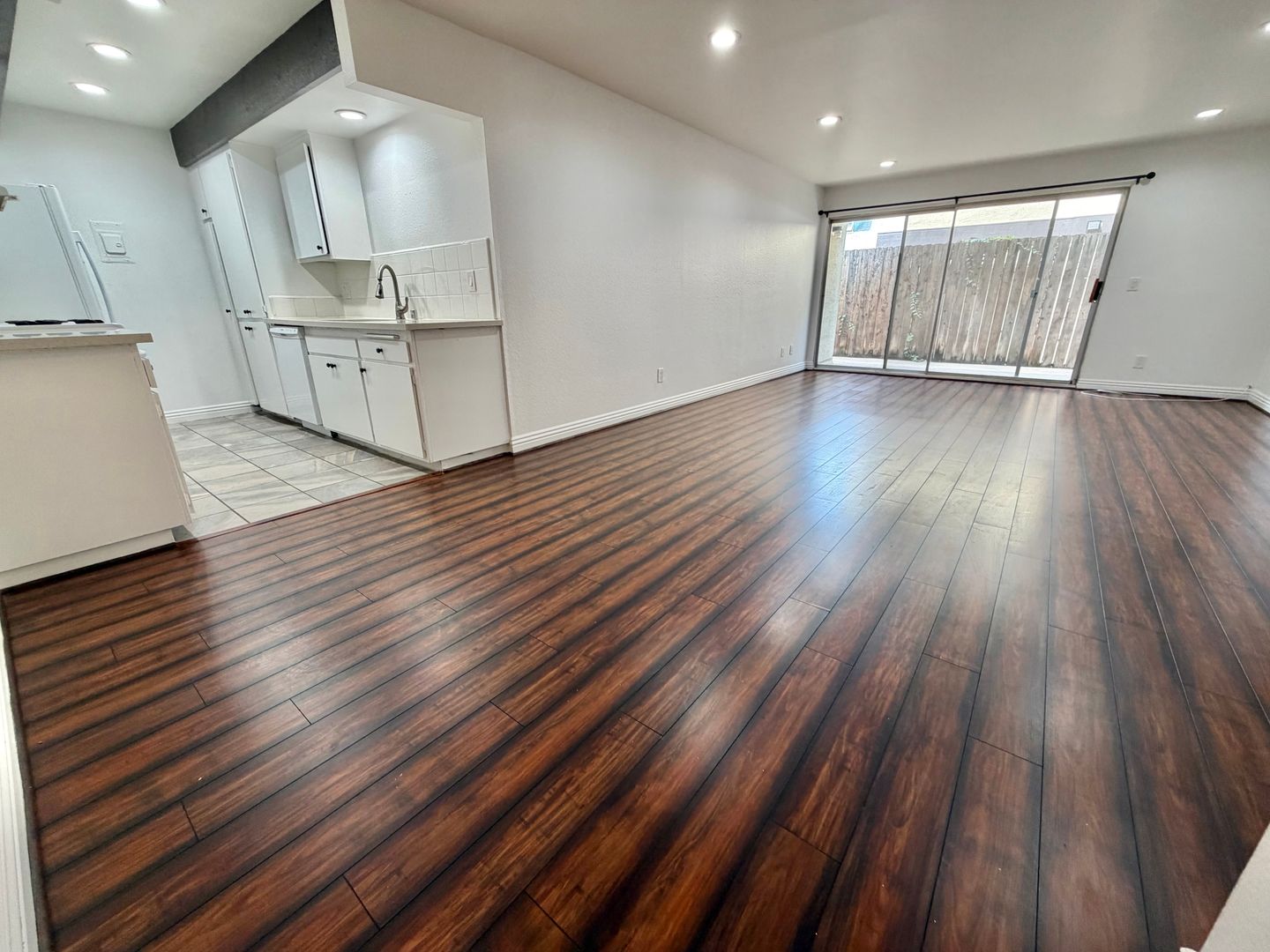 Hermosa Beach Apartment: 432 11th Street