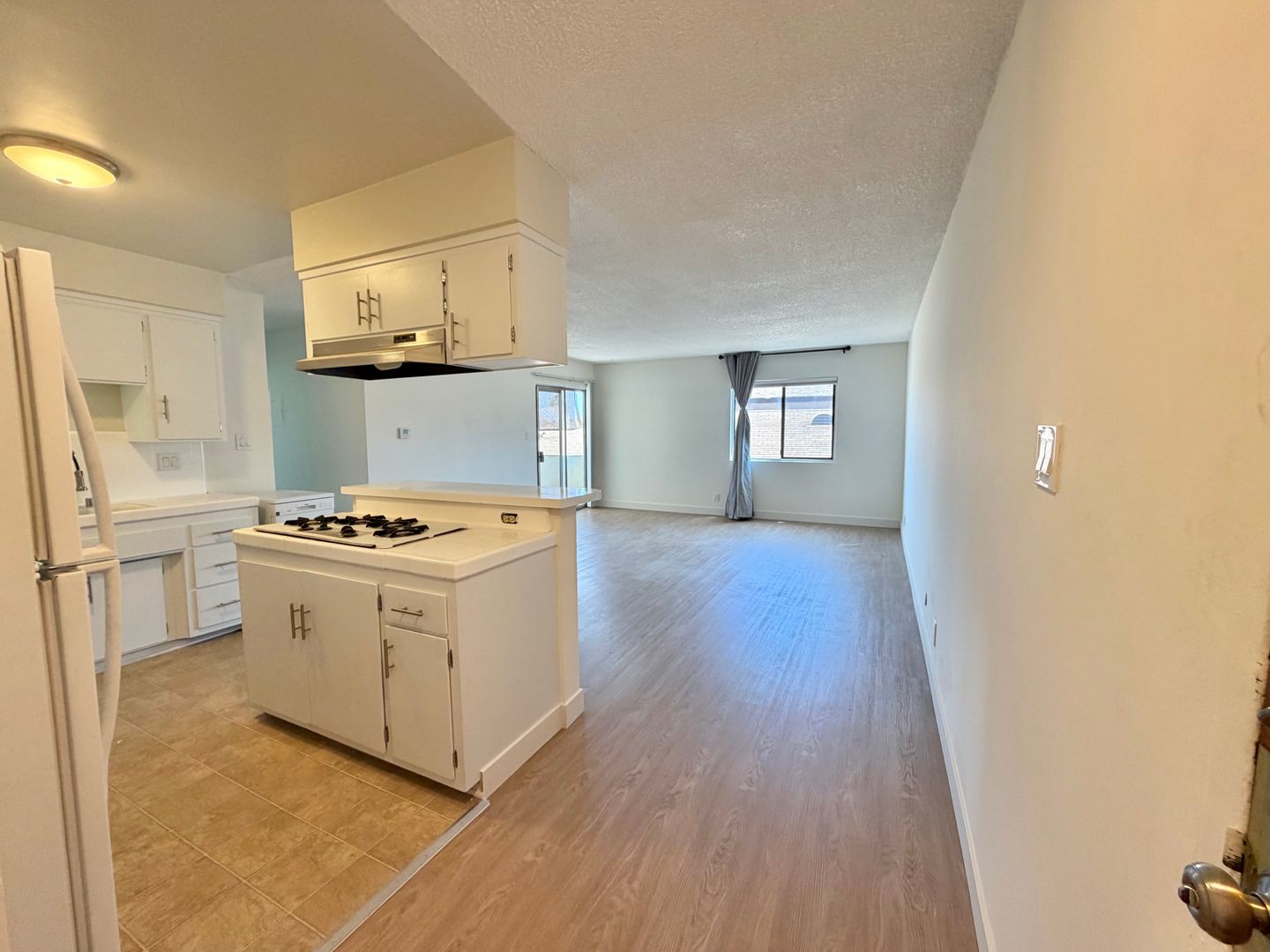 El Segundo Apartment: 336 Bungalow Dr
