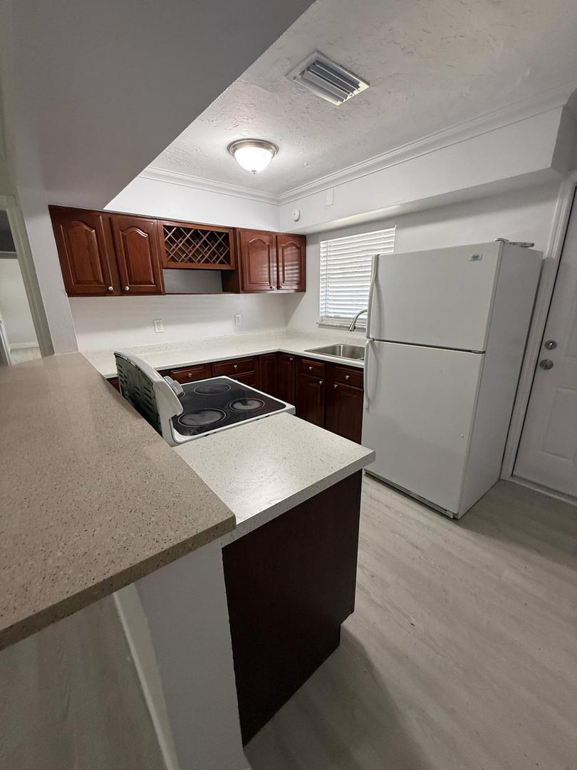 Palm Springs Apartment: 3920 7th Ave. N