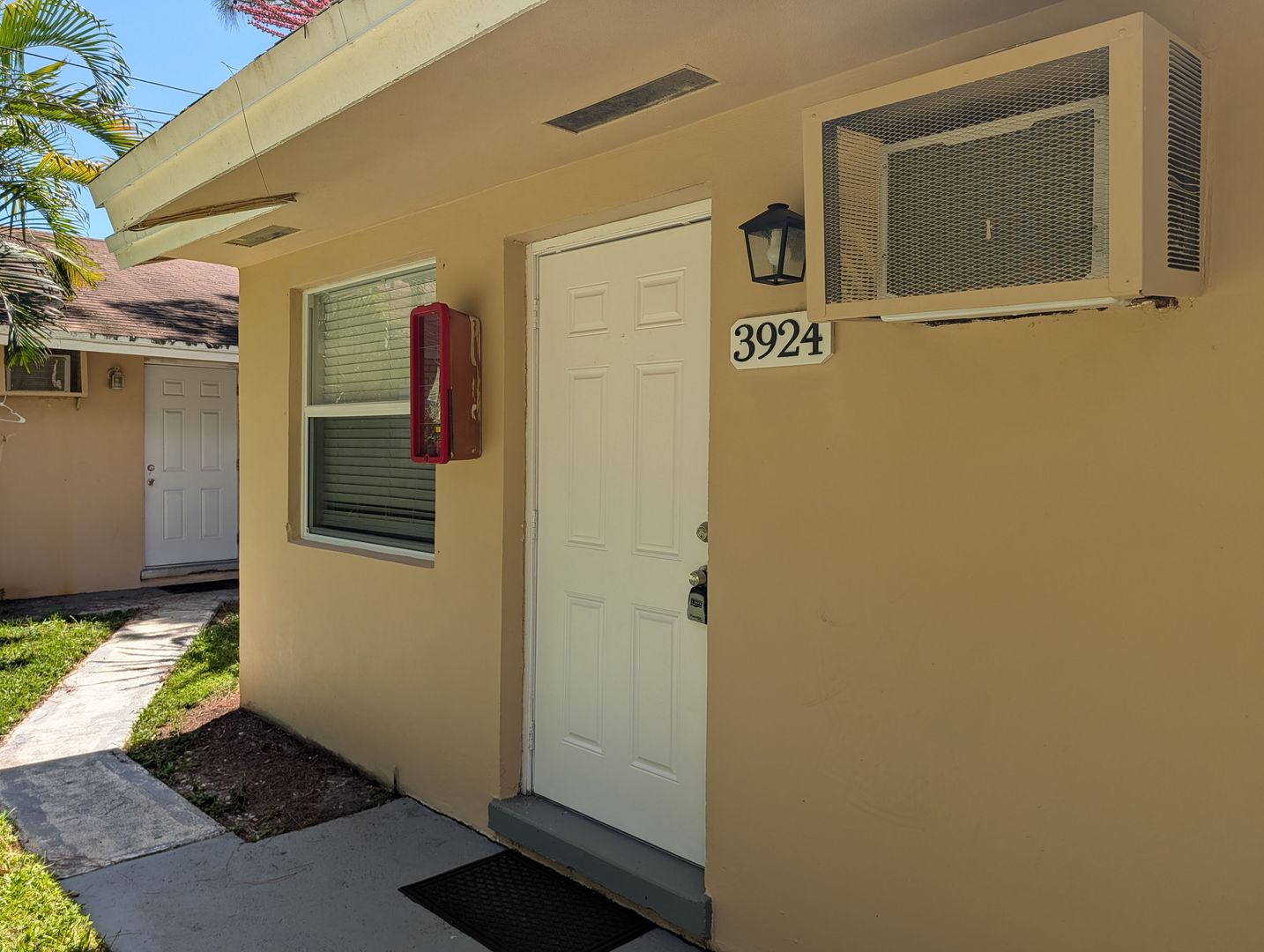Palm Springs Apartment: 3924 7th Ave. N