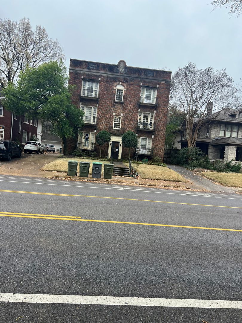 Memphis Apartment: 1781 Peabody Ave.