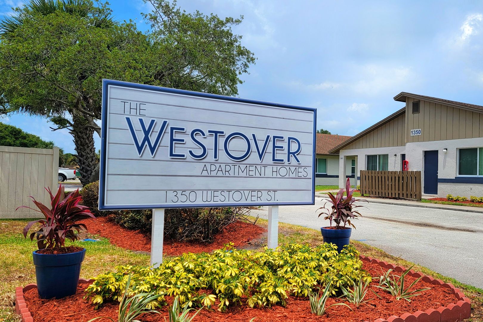 Melbourne Apartment: 1350 Westover St