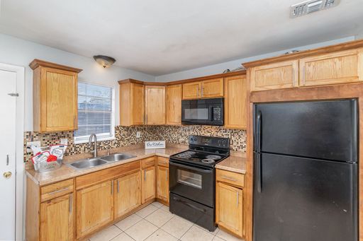 Lovely 2 bedroom and 1 full bathroom unit in the heart of Kissimmee – photo 1