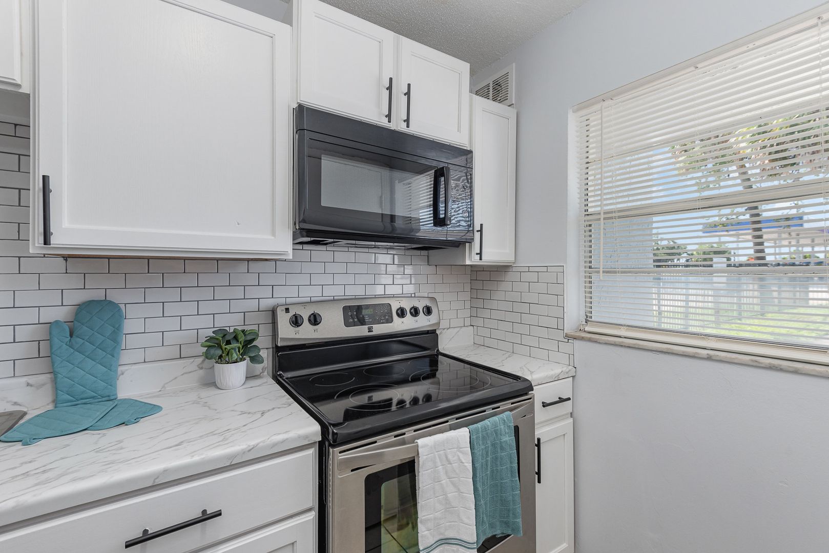 Melbourne, Apartment: 1734 Avocado Ave