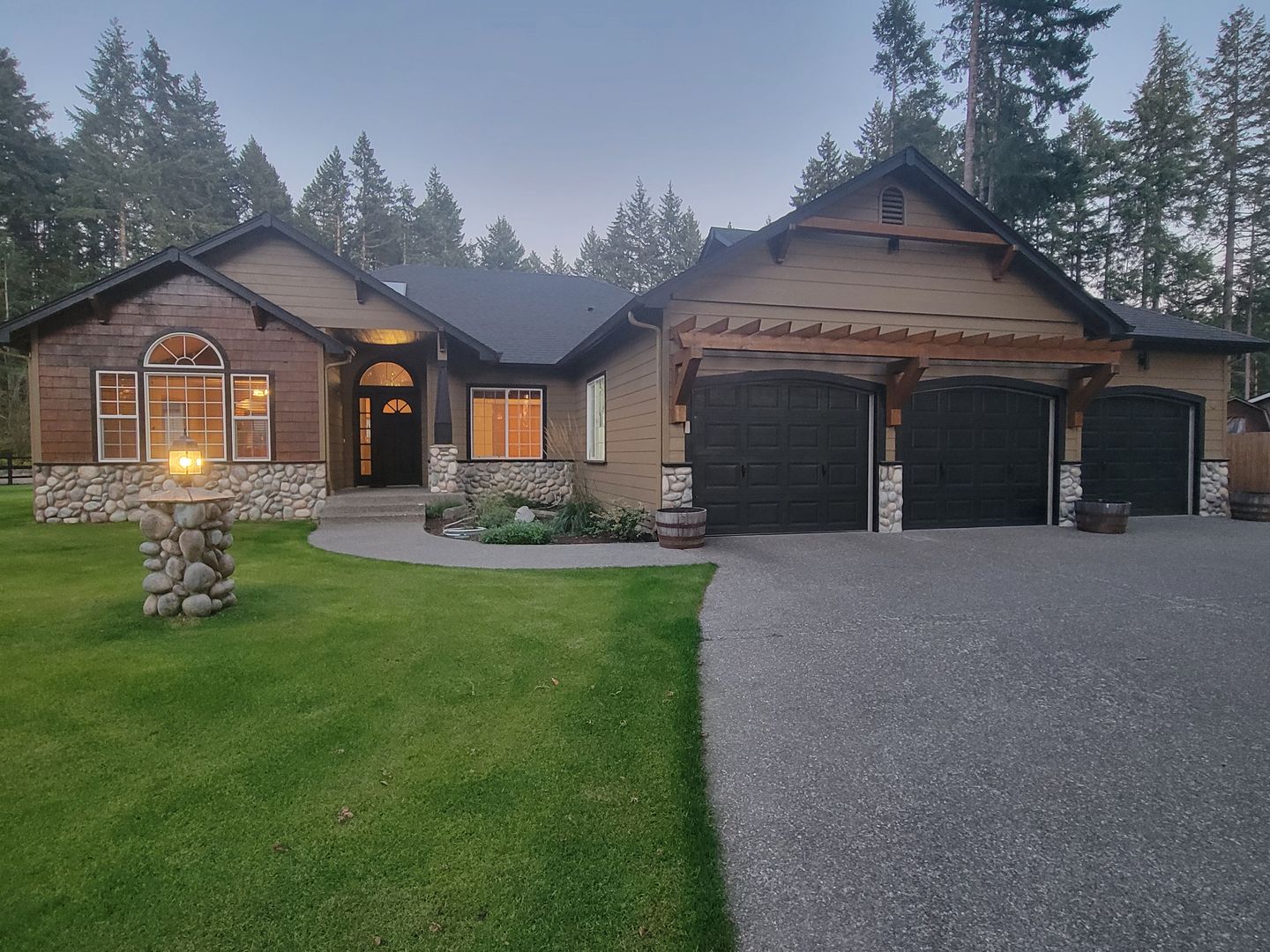Port Orchard House: 1945 Van Skiver Road