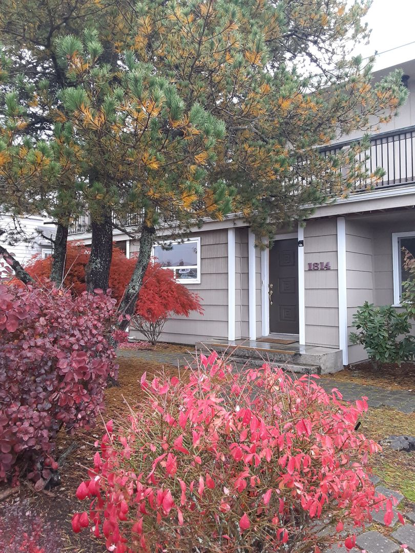 Bremerton House: 1814 Nipsic Avenue Unit A