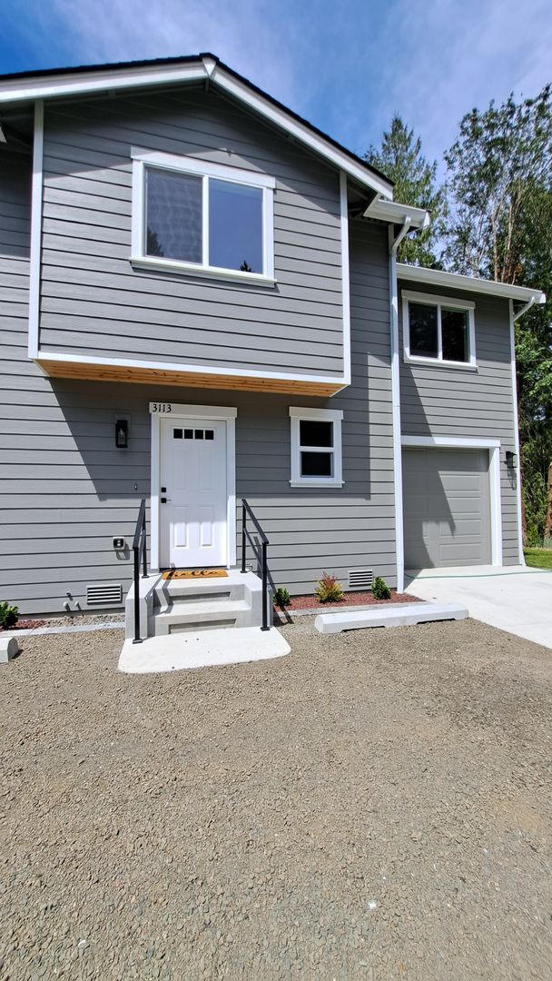 Port Orchard House: 3113 E. Camellia Way