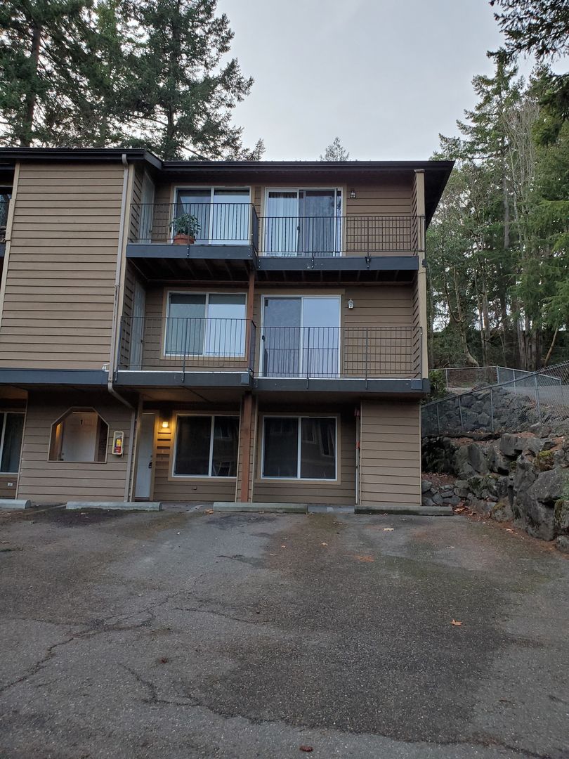 Silverdale Apartment: 9719 Danwood Lane Unit 2