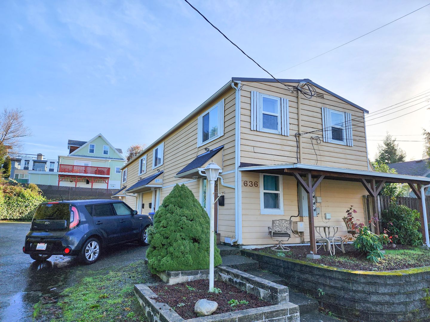 Bremerton Townhome: 636 Pleasant Ave, Unit 2