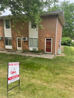 Miamisburg Townhome with 2 bedrooms/1.5 baths – photo 1