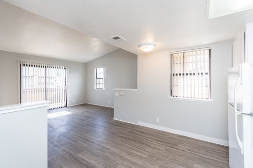 Spacious 1-Bedroom at River Oaks Apartments! Move in Special! – photo 1