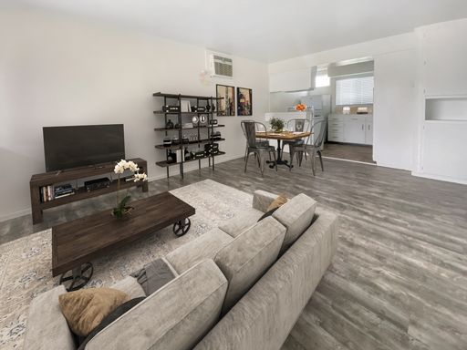 2 Bdrm at Courtside Apartments *Move-in Special $1000 off First Month Rent* – photo 1