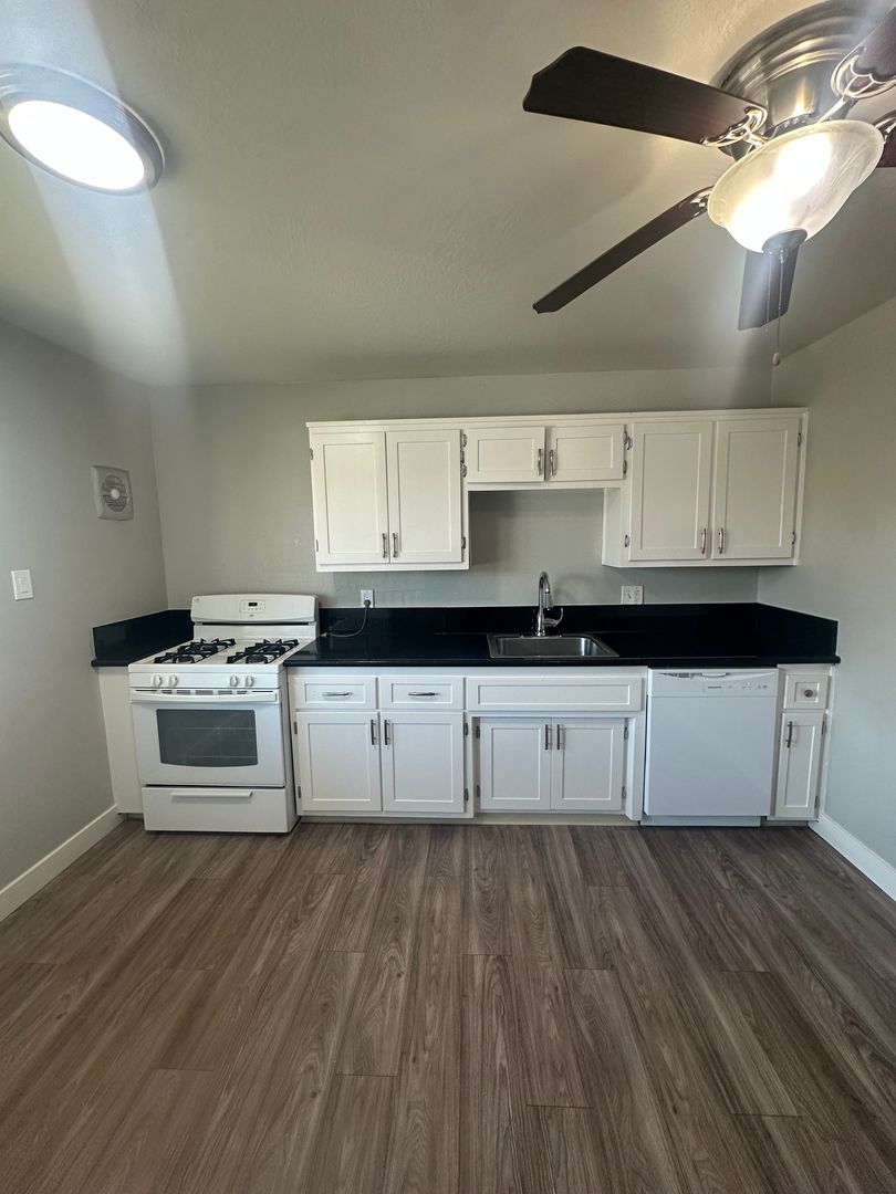 Sacramento Apartment: 5949 Lake Crest Way