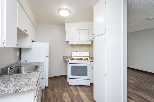 Move in and save! Get $1000 off your first month's rent. Cozy Living at Hillsdale Village Apartments – photo 1
