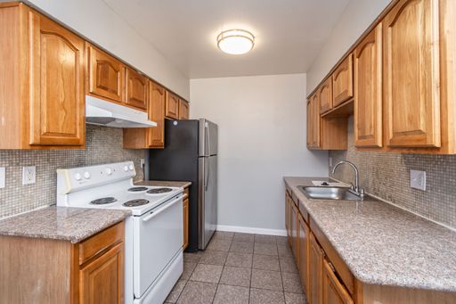 2Bed/1Bath at Beautiful Babu`s Villa Apartments! First month rent FREE! – photo 1