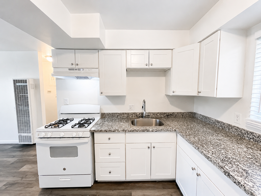 1 Bdrm at Courtside Apartments *Move-in Special $1000 off First Month Rent* – photo 1